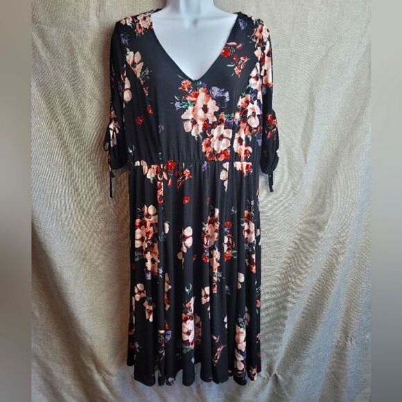 TORRID Floral Studio Knit Drawstring Sleeve Dress - Picture 1 of 11